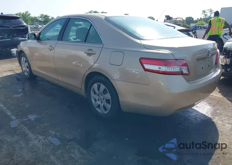 2010 Toyota Camry Le z USA, uszkodzony, nr VIN 4T1BF3EK2AU097534